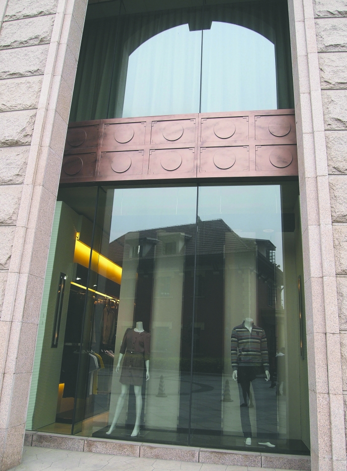 成都新東方千禧大酒店內(nèi)，曾銷售假冒LV產(chǎn)品的店鋪