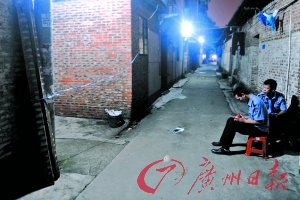 事發(fā)出租屋前拉起了警戒線，警方正在現(xiàn)場調(diào)查。記者陳楓攝