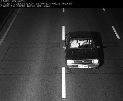 警方就是通過這張清晰的視頻圖片找到嫌犯。