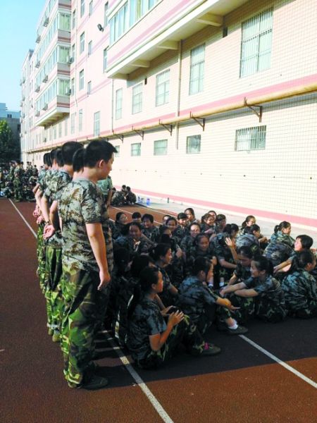 女孩們說(shuō)，這道“人影陰涼”，為高中時(shí)代的記憶鑲上了一顆珍珠 網(wǎng)友供圖