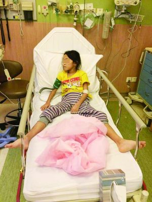 病危的8歲中國女孩菲比。
