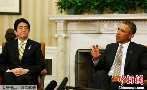 　正在美國訪問的日本首相安倍晉三2月22日在白宮與奧巴馬進(jìn)行首次會(huì)晤。