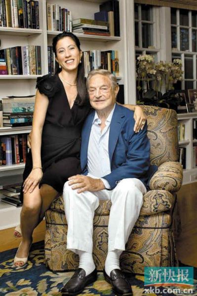 索羅斯及其未婚妻多美子。
