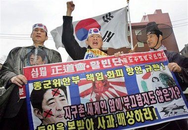 資料圖：安倍晉三在領土和慰安婦問題上的強硬態(tài)度招致鄰國反感