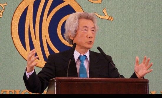 日本前首相小泉純一郎11月12日發(fā)表演說，支持安倍晉三對中國強硬，并鼓動其參拜靖國神社。