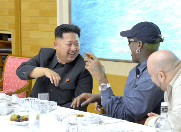 近日，朝鮮最高領(lǐng)導(dǎo)人金正恩已在平壤再次會(huì)見并宴請了正在朝鮮訪問的前美國全國籃球協(xié)會(huì)(NBA)球星羅德