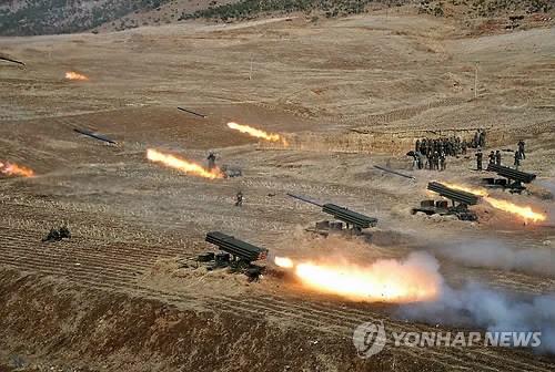 資料圖:朝鮮炮擊訓(xùn)練場(chǎng)景
