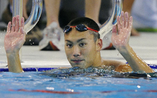 日本著名的游泳選手富田尚彌25歲在參加仁川亞運(yùn)會(huì)期間，偷盜了韓國(guó)記者的照相機(jī)。