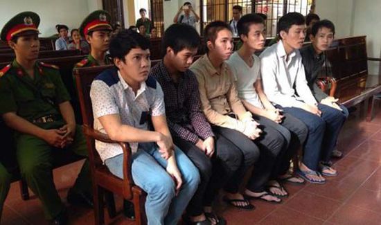　12月3日，越南邊和市人民法院判處參與反華騷亂的6名罪犯1年至2年6個月不等的有期徒刑。