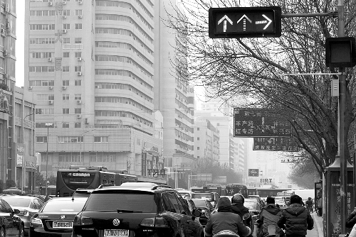新交規(guī)“黃恐”引發(fā)擁堵？ 這個(gè)真的有！