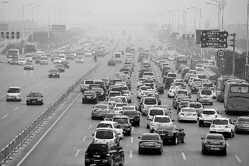回程車量激增，中州大道車流量大。