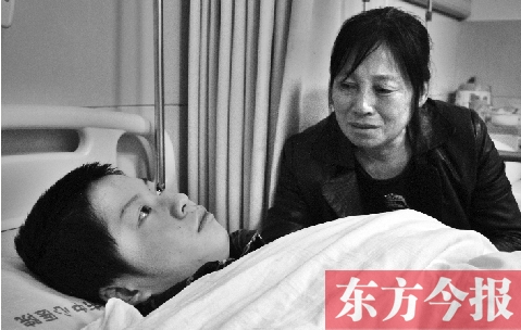 15歲的兒子被毆打成重傷，巨額醫(yī)療費成了曲新苗女士難以跨越的坎兒