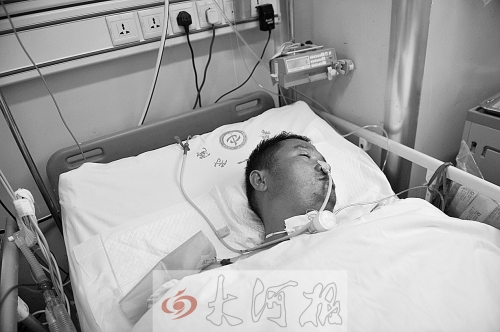 姚戰(zhàn)標因甲烷中毒，大腦受到損害，重度昏迷。