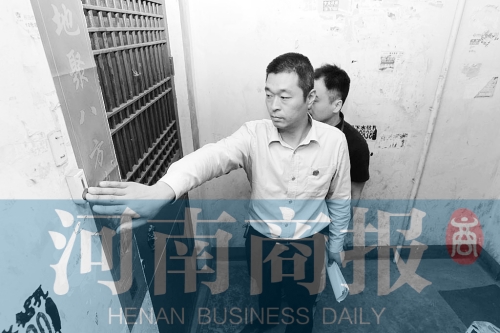 　來(lái)到馬某家，法官被拒之門外