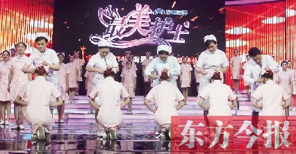 5月6日，“最美護(hù)士”的獲獎(jiǎng)?wù)呓o新護(hù)士授帽