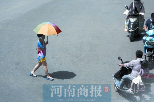 昨天，鄭州市區(qū)氣溫達到36.5℃ 記者 侯建勛/攝