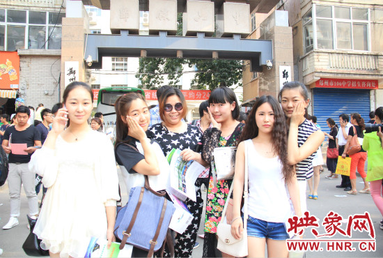 畢業(yè)和同學(xué)一起去旅行是不少考生的選擇。