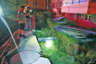 塌方、移位地點距離大樓主體近之又近