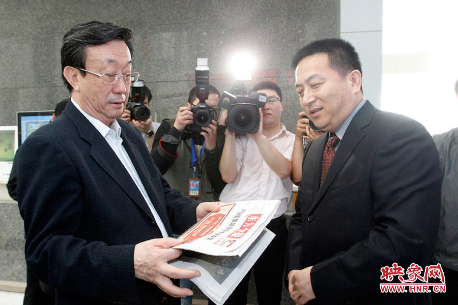 東方今報報社社長趙國平向河南省委書記、省人大常委會主任郭庚茂匯報東方今報的內(nèi)容、發(fā)行等情況 東方今報