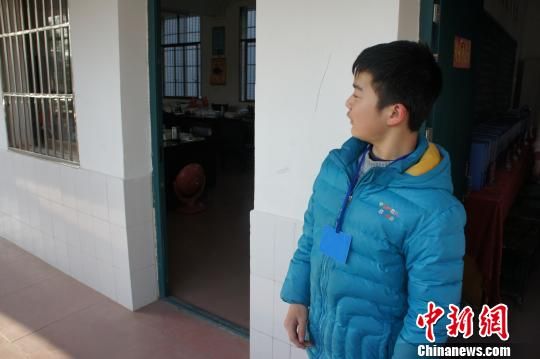 對于幾年如一日照顧他的同學(xué)余興泉，14歲的左臣心里充滿了感激。 李俊杰 攝