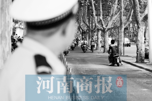 有警察，趕緊掉頭！