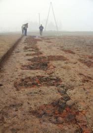 　　鋸齒狀的大型建筑基址。
