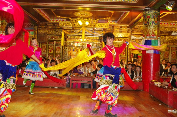 香格里拉導游：不交錢刀架脖子上