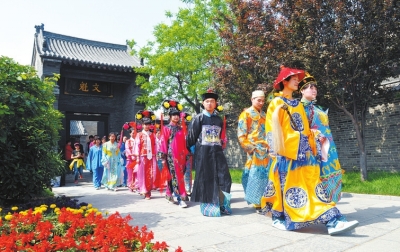 實(shí)景劇《慈禧駕臨康百萬(wàn)莊園》5月1日首演