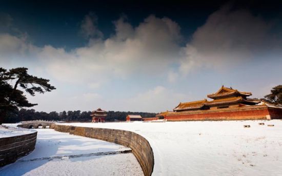 厚厚的積雪，萬籟俱寂