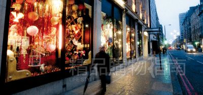 在圣誕節(jié),即使window shopping也很美好。