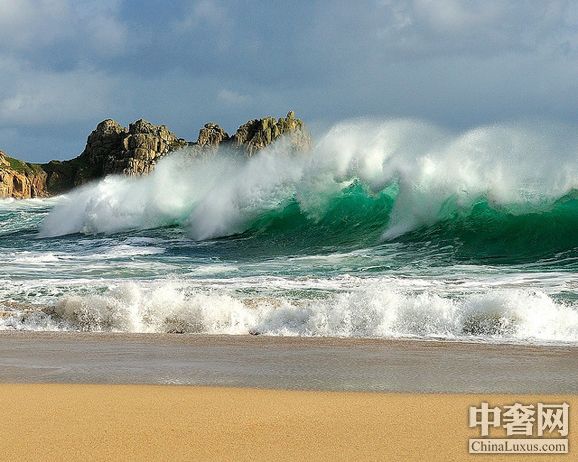 與海浪搏擊 全球十個(gè)最美麗的沖浪勝地