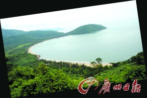 長長的沙灘海岸。
