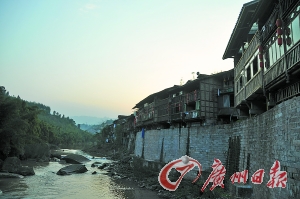 　　夕陽(yáng)下的古鎮(zhèn)?！? complete=