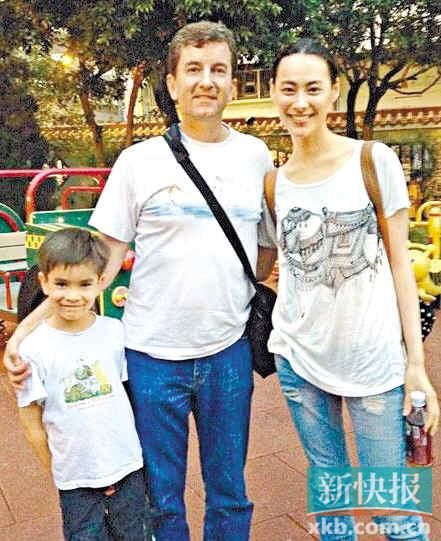 今年6月，梁洛施素顏返澳門探親。