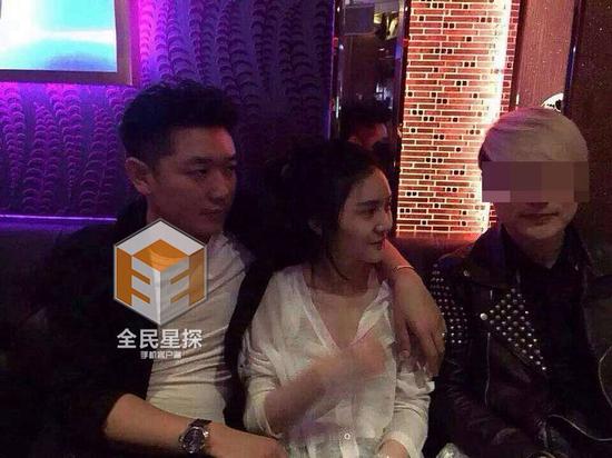田源摟著激吻門(mén)女主，自稱(chēng)是在勸架