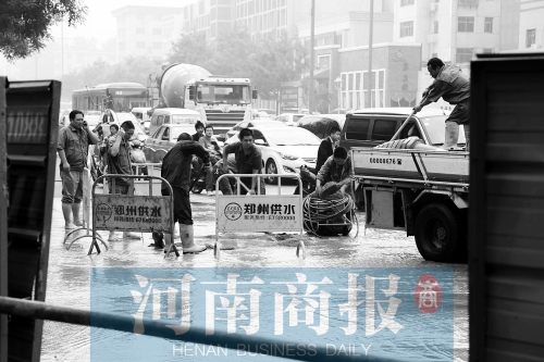 工作人員正在搶修，預計今晚能恢復供水
