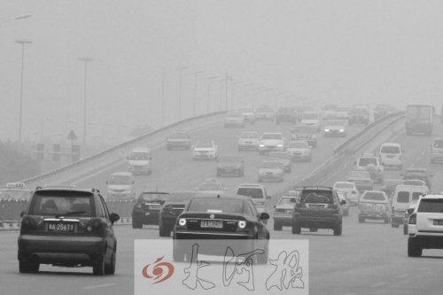 省會(huì)鄭州的霧霾中,機(jī)動(dòng)車尾氣平均占24%,嚴(yán)重時(shí)占60%。