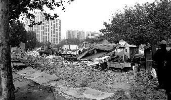 對公園選址的5.5萬多平方米的違章建筑進行拆除。