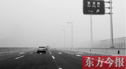 昨天上午，東方今報記者跟隨鄭州市交巡警部門，提前探路已具備通車條件的鄭州市三環(huán)快速路