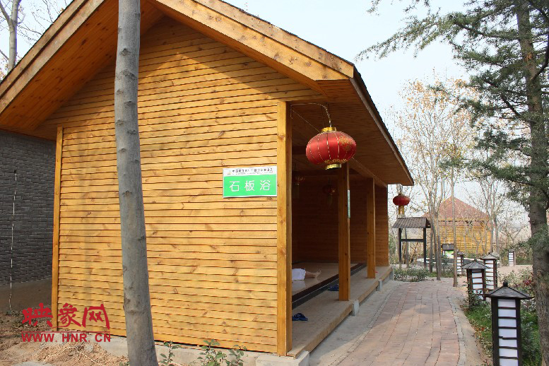 石板浴，躺在上面超級爽