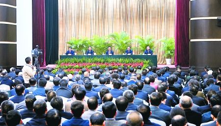 昨日，全市領(lǐng)導(dǎo)干部大會(huì)在渝州賓館舉行。 重慶日?qǐng)?bào)圖