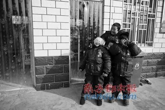少不更事的孤兒被送往開封市福利院。