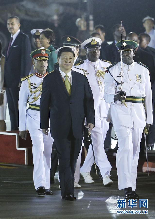 這是習(xí)近平主席檢閱儀仗隊。姚大偉 攝