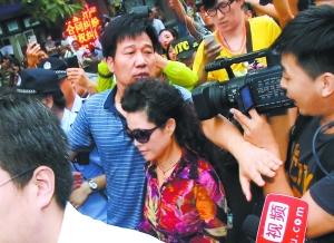 夢(mèng)鴿現(xiàn)身海淀法院南門外
