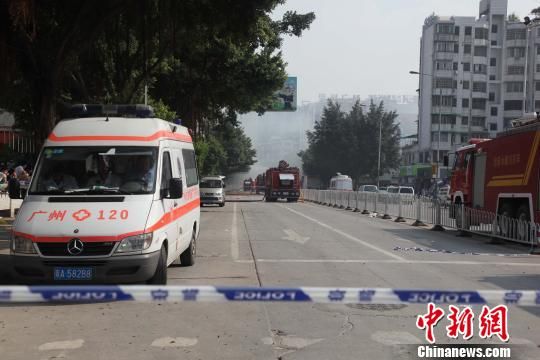 救護車現(xiàn)場待命?！「邩s權(quán)　攝