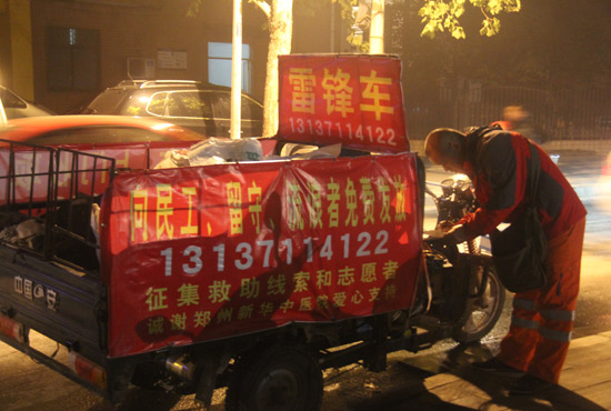 鄭州繁華的夜晚很美，但孫德坤卻無暇享受