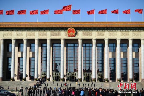 十二屆全國人大二次會(huì)議3月4日上午在北京人民大會(huì)堂舉行預(yù)備會(huì)議。全國人大常委會(huì)委員長張德江主持會(huì)議。