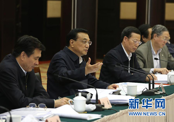 月28日，中共中央政治局常委、國(guó)務(wù)院總理李克強(qiáng)在重慶主持召開座談會(huì)