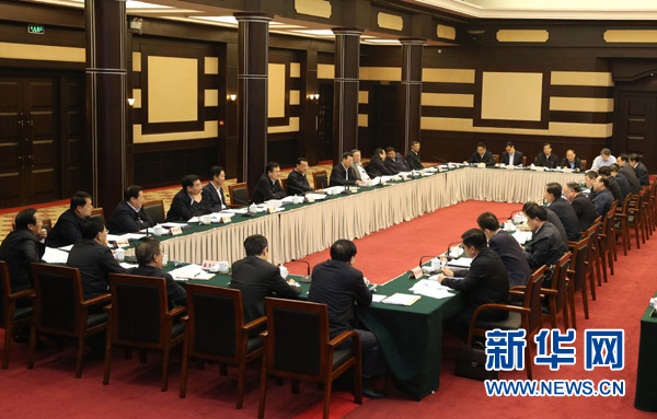 4月28日，中共中央政治局常委、國(guó)務(wù)院總理李克強(qiáng)在重慶主持召開座談會(huì)