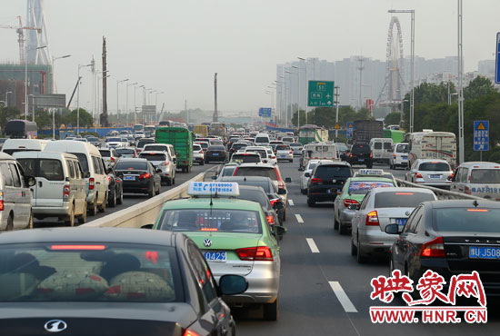 5月1日零時(shí)至3日24時(shí)，全省高速公路安全平穩(wěn)運(yùn)行，累計(jì)車流量440.53萬(wàn)輛。